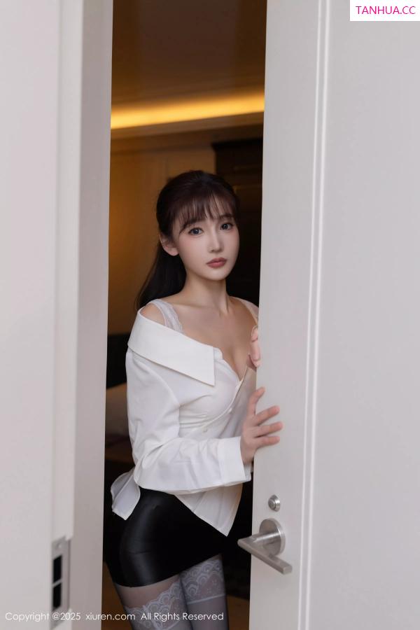陆萱萱  [XiuRen]高清写真图 2025.04.17 No.10166 陆萱萱 白色衬衫第12张图片